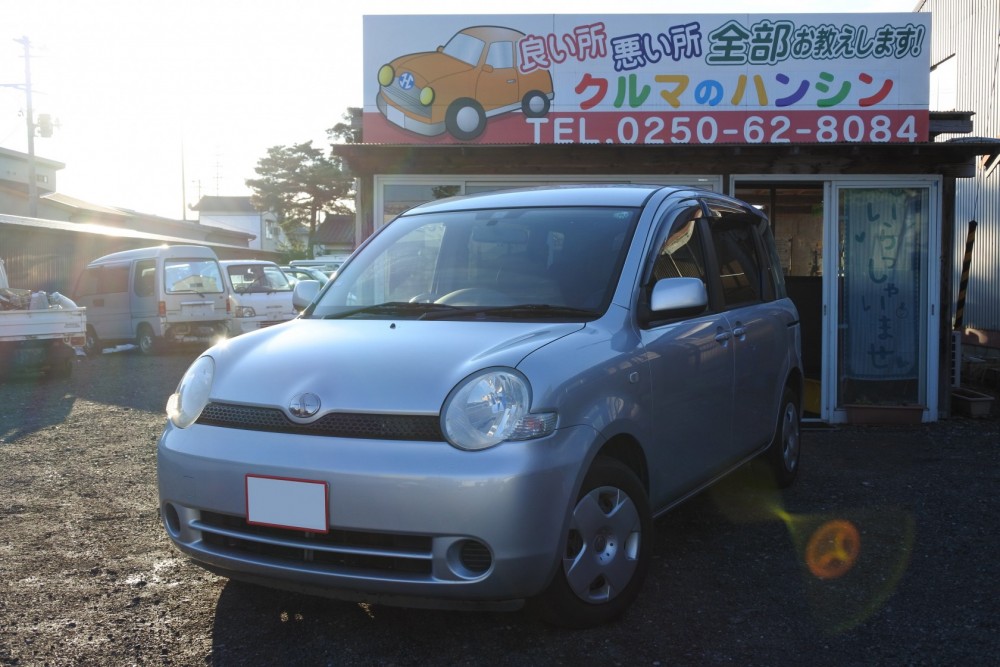 展示中古車　トヨタ　シエンタ