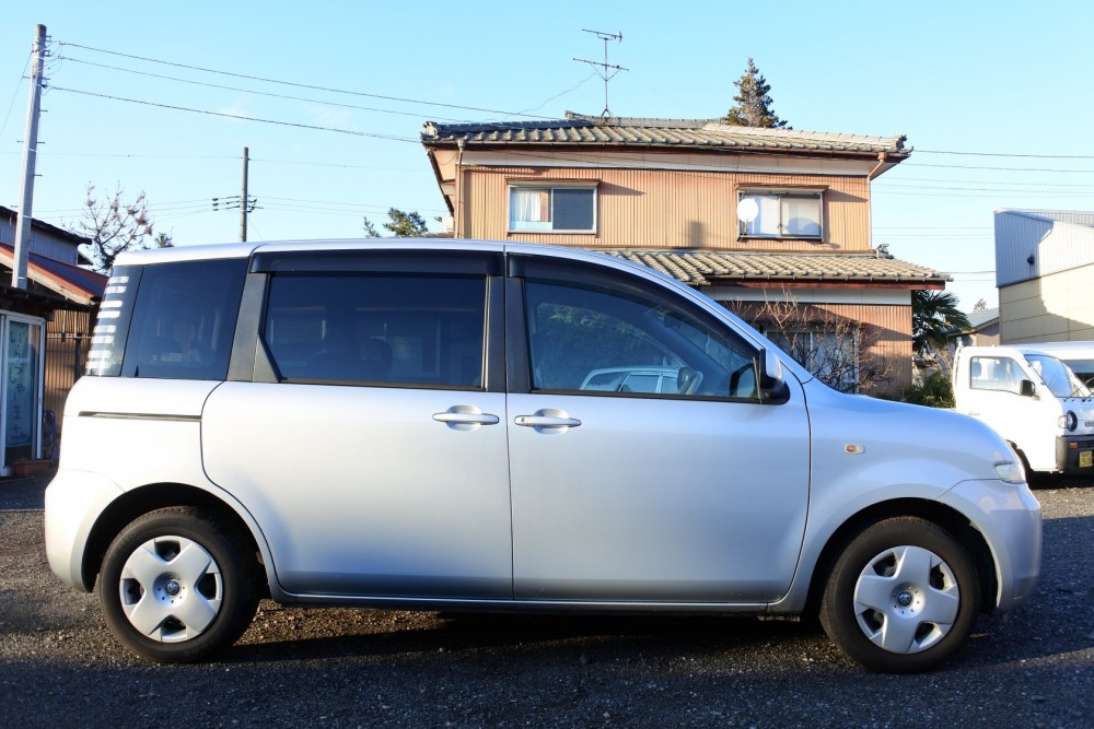 トヨタ　シエンタ　展示中古車　スライドドア